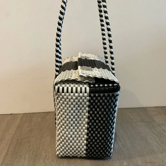 HANDWOVEN Tote Bag Black White - Picture 2 of 8